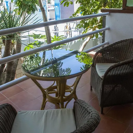 El Paseo Apartment